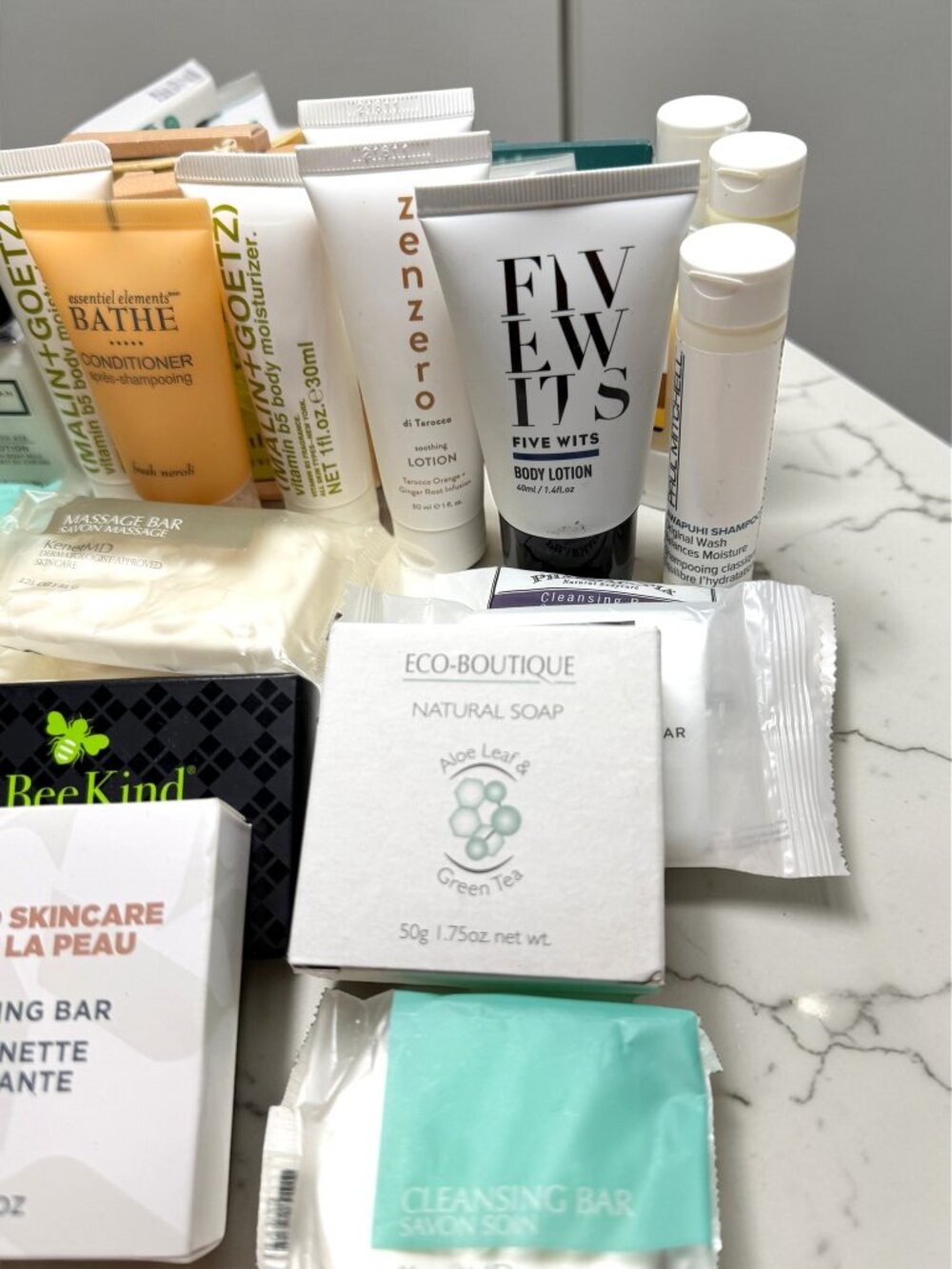 Mixed Lot of Travel Sized Hotel Soaps/Shampoo/Conditioner/Bar Soap - 46 each - Picture 3 of 6